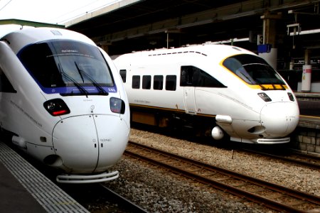 JR Kyushu 885-Kagoshima Main Line-Hakata Station-20040501-135704