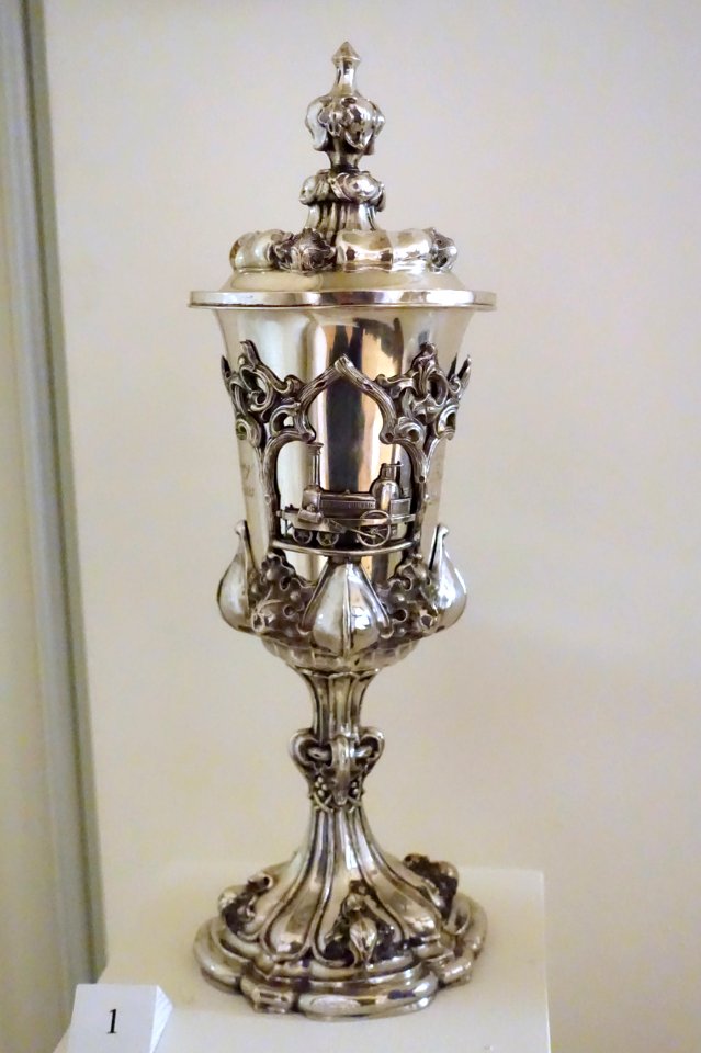 Jubilee Cup with Braunschweig locomotive, given by J. Blenkinsop, 1863, silver - Braunschweigisches Landesmuseum - DSC04812