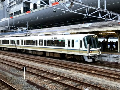 JR West 221 KUMOHA 221-35