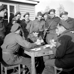 Kaartspelende militairen staat, Bestanddeelnr 255-9437