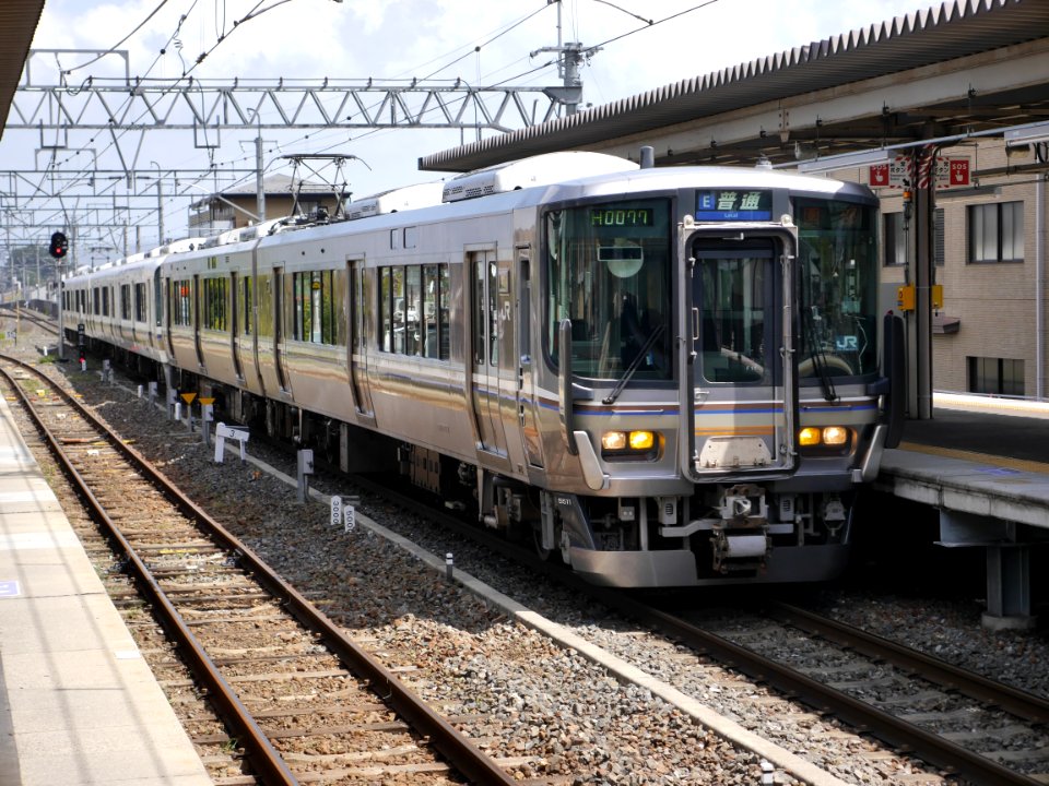 JR West Kuha 222-5511 at Saga Arashiyama