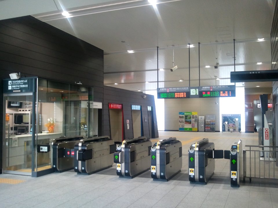 JR Yoshikawa-Minami station ticket gates 20120318