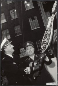 Jubilea, mariniers, geschenken, officieren, Ghent Kazerne V., Nass J.G.m., Bestanddeelnr 052-1137