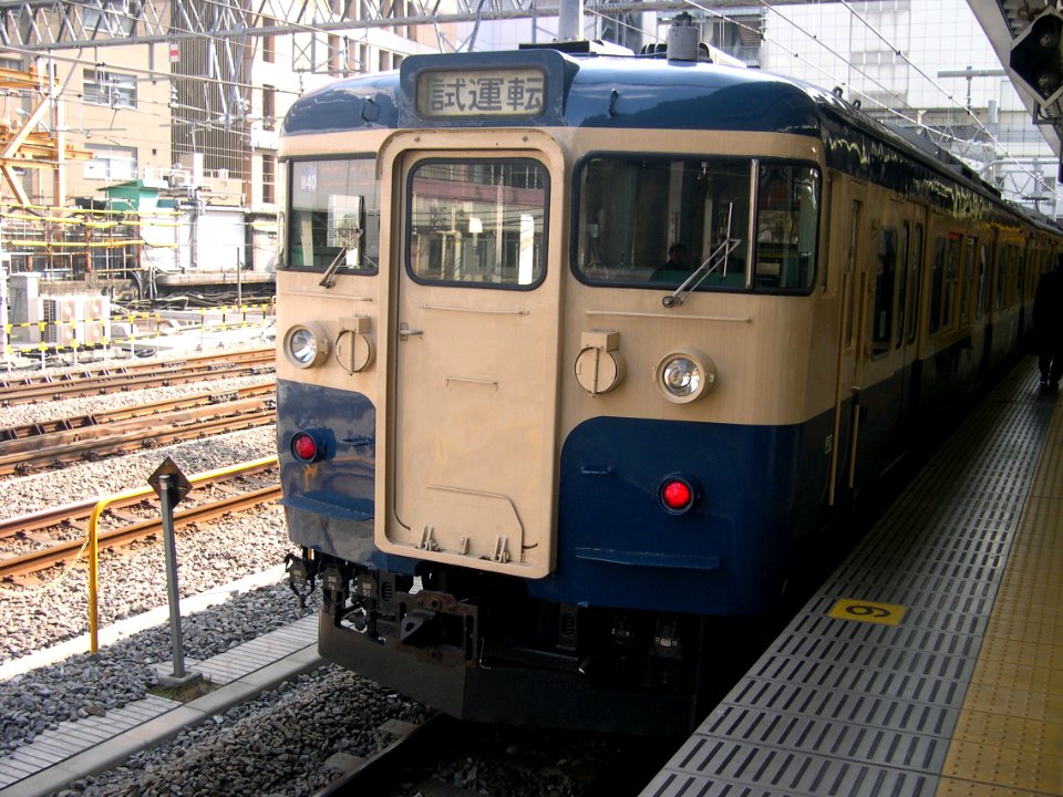 JR East 115 M40 at Shinjuku