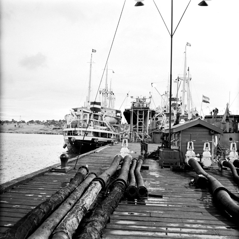 Kade met tanker op Trinidad, Bestanddeelnr 252-5378