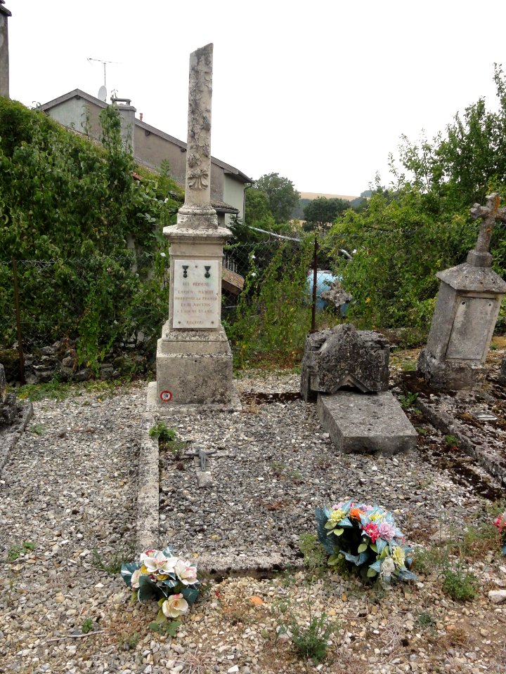 Jubécourt (Clermont-en-Argonne, Meuse) tombe de guerre C