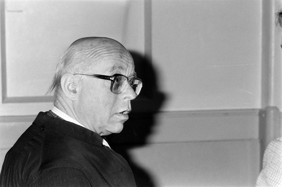 Jr. J. van Son (l) en zijn advocaat mr. F. Duynstee (r op eerste dag proces ABP-, Bestanddeelnr 933-6745