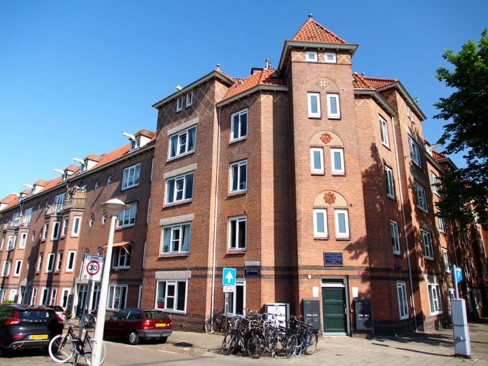 Jozef Israëlskade hoek Ferdinand Bolstraat, WBV Het Oosten gebouwd 1920-1923