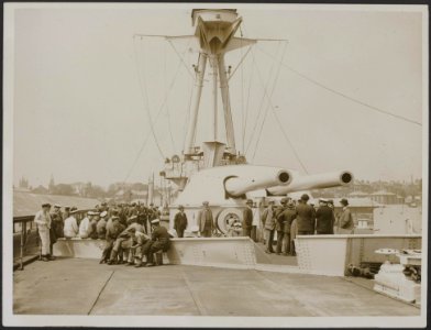 Journalists aboard a Monitor, Bestanddeelnr 158-2697