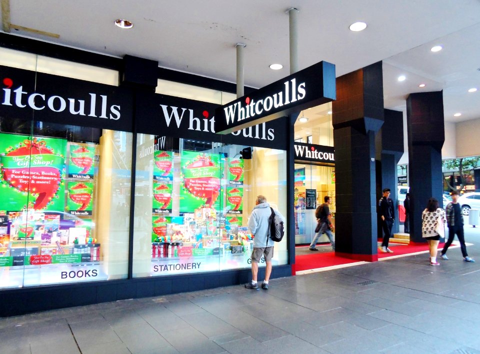 JPG Whitcoulls Queen Street entrance 2013