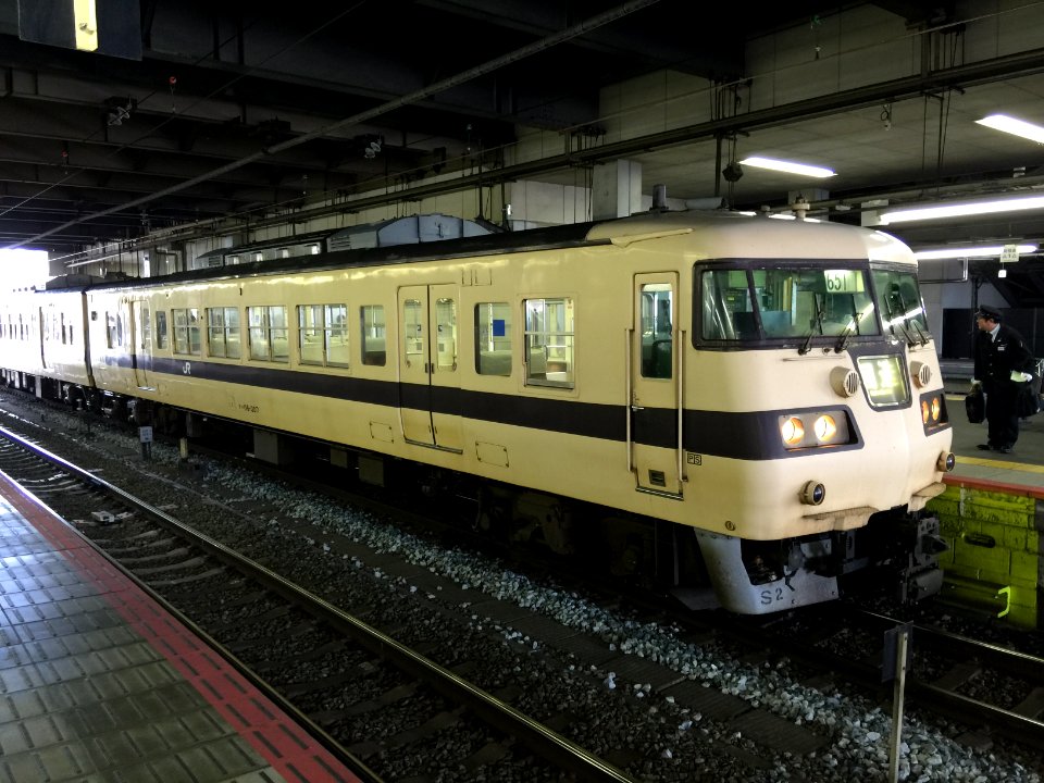 JR West Kuha 116-307 at Kyoto