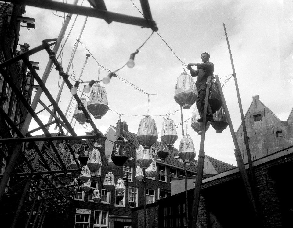 Jordaanfestival versiering met lampions, Bestanddeelnr 906-7199