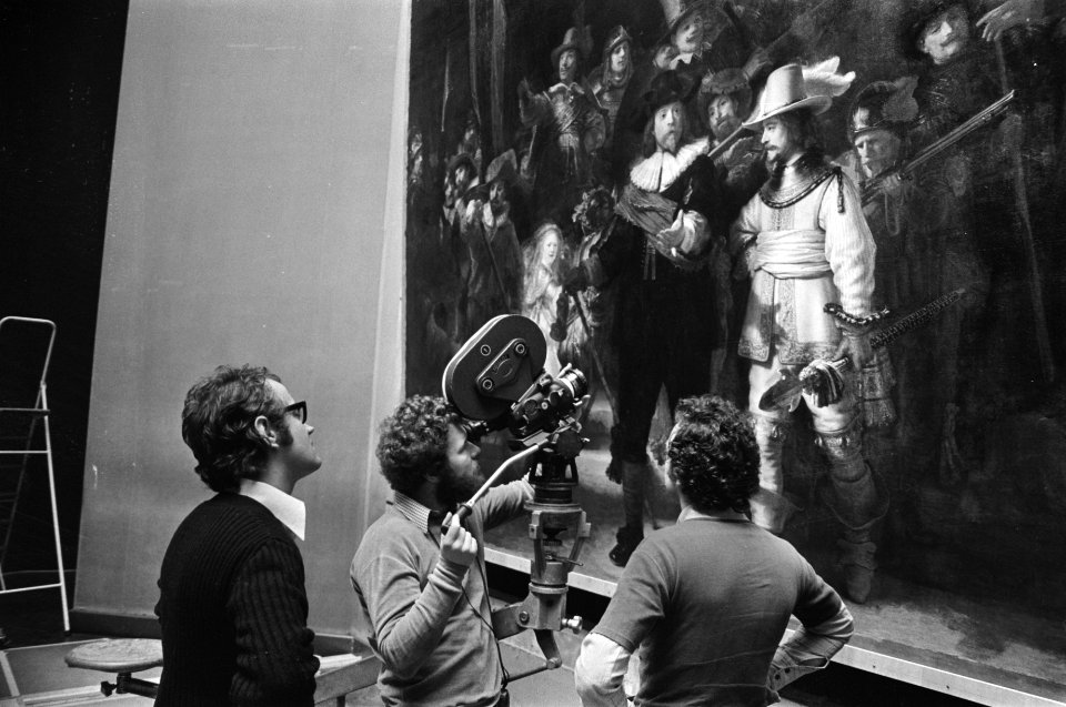 Jos Stelling maakt opnamen van Nachtwacht in Rijksmuseum voor zijn film Rembran, Bestanddeelnr 928-5220