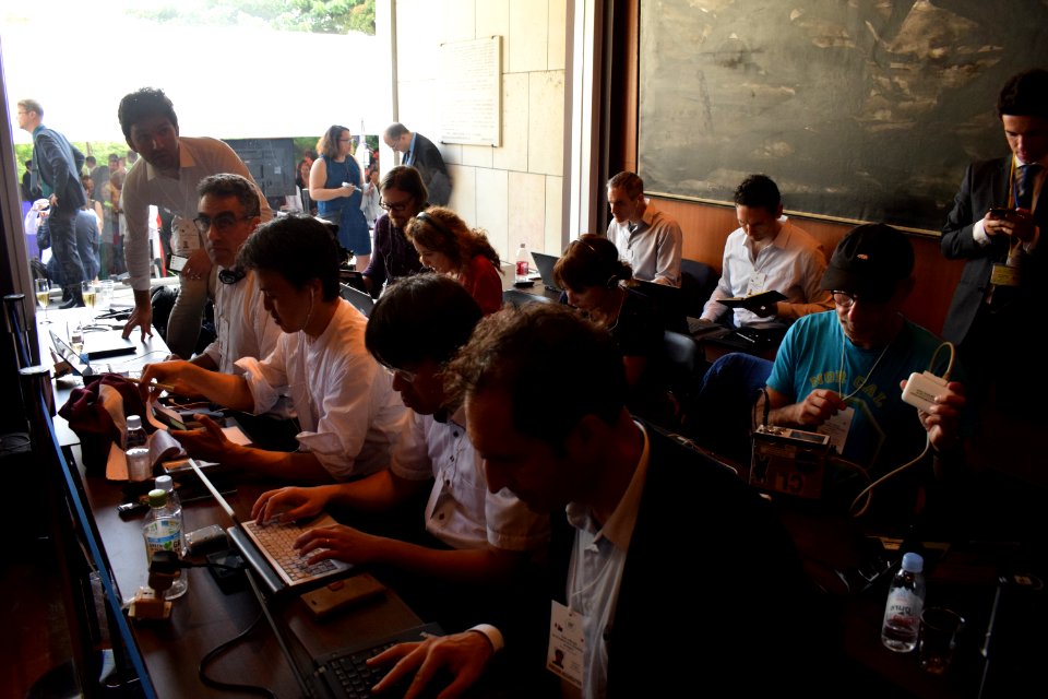 Journalists after Macron speech in Tokyo 03