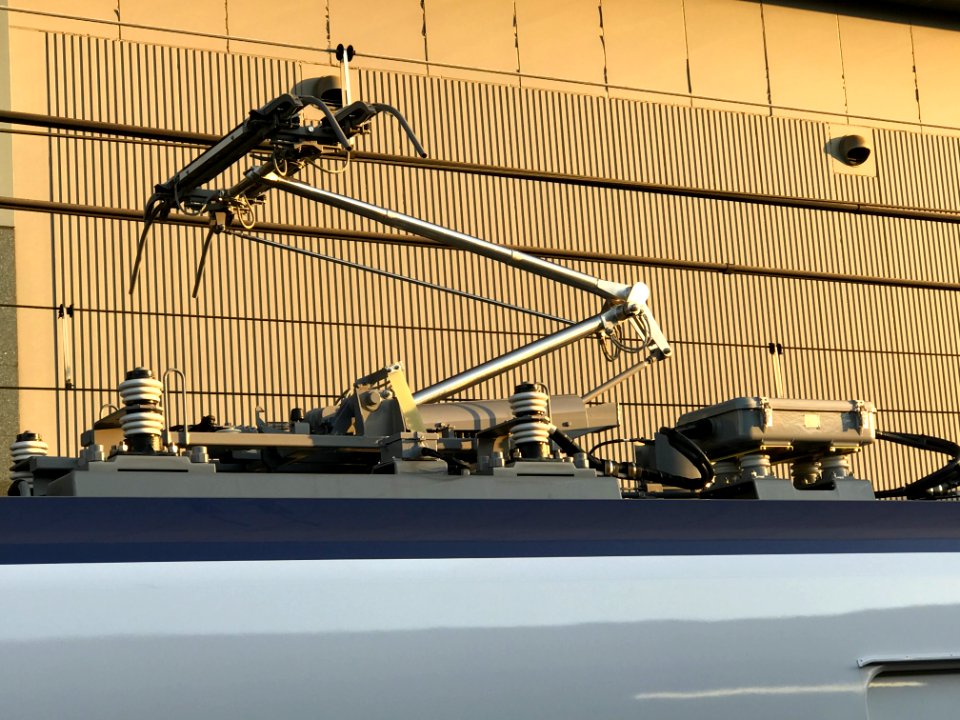 JR West 271 Pantograph