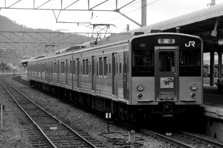 JR Shikoku 121 at Takamatsu