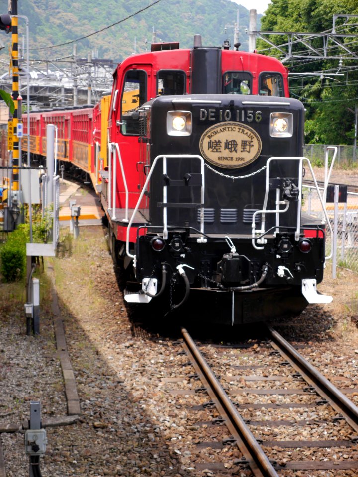JR West DE10 1156 hauling Sagano torokko