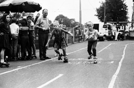 Jordaanfestival 1963 Rolschaatsen op het Marnixplein, Bestanddeelnr 915-5015