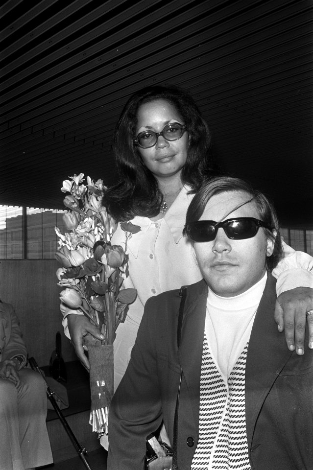 Jose Feliciano , zanger-gitarist USA, Jose Feliciano met echtgenote, Bestanddeelnr 923-5529