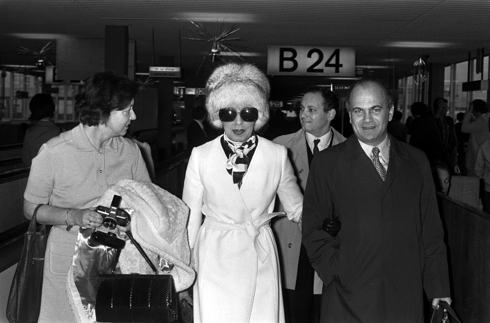 Jopsephine Baker arriveert op Schiphol om vanavond Unicef-programma te presenter, Bestanddeelnr 926-1015