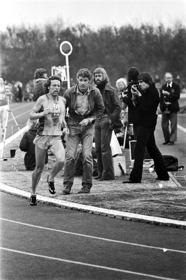 Jos Hermens verbeterd uurrecord en record 20 km op Papendal Jos Hermens tijdens, Bestanddeelnr 928-5533
