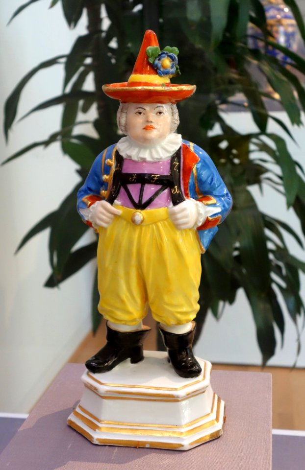 Joseph Frohlich, court jester of Augustus the Strong, by Johann Joachim Kandler, Meissen, c. 1741, hard-paste porcelain - California Palace of the Legion of Honor - DSC07676