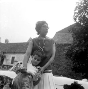 Josephine Baker in Kasteel Les Milandes J B met zoonje Moise, Bestanddeelnr 912-6517