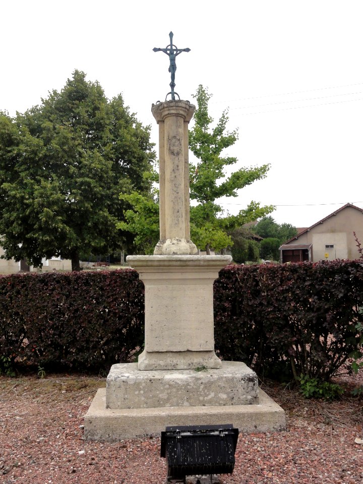 Jubécourt (Clermont-en-Argonne, Meuse) croix de chemin B