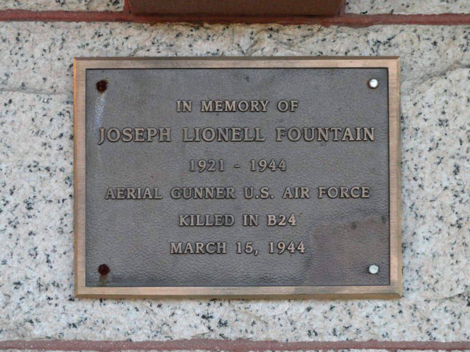 Joseph Lionell Fountain memorial - Railroad Station - Warren, MA - DSC04698
