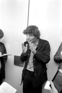 Journalist Koos Koster bij terugkeer uit Chili, Bestanddeelnr 926-7171