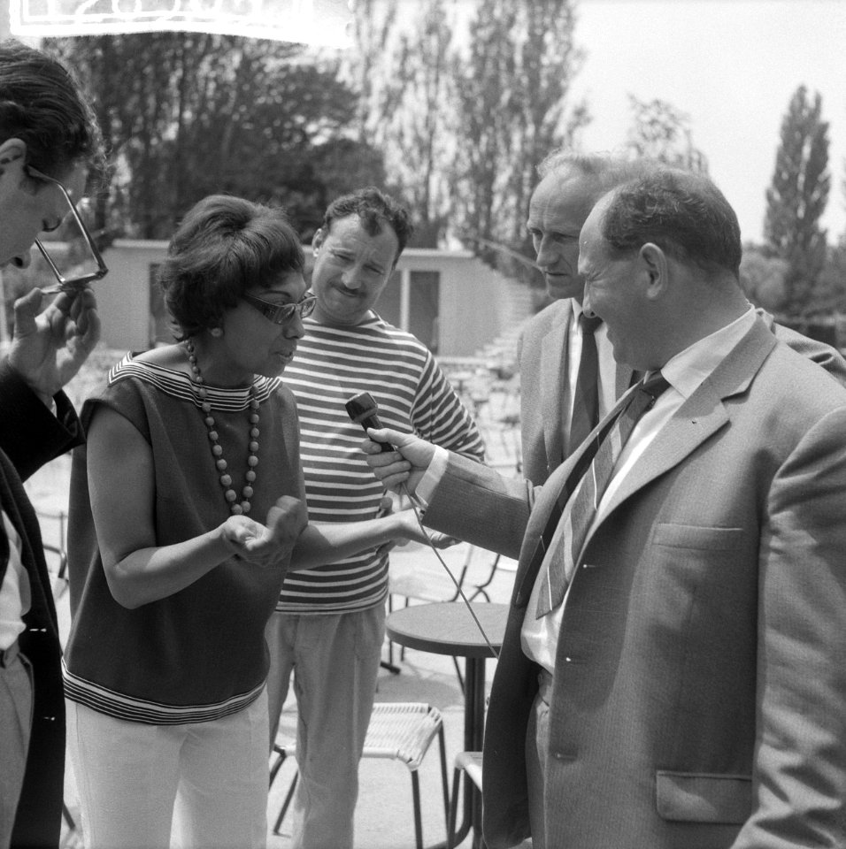 Josephine Baker in Kasteel Les Milandes Interview Henk van Stipriaan met J B, Bestanddeelnr 912-6505