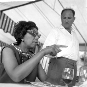 Josephine Baker in Kasteel Les Milandes J B met van Stipriaan, Bestanddeelnr 912-6493