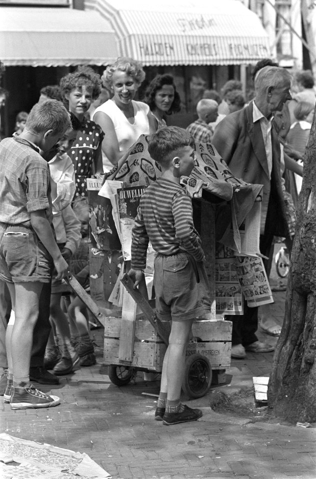 Jordaanjeugdfestival, standwerkersmarkt, rijdende krantenkiosk, Bestanddeelnr 910-5528