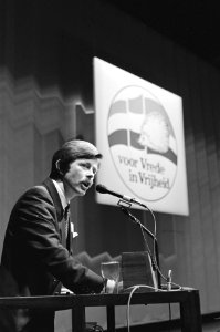 Joris Voorhoeve tijdens een rede, Bestanddeelnr 932-3422
