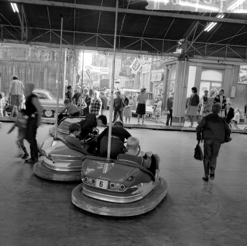 Jordaanfestival begonnen, de kermis op de Palmgracht, Bestanddeelnr 916-8707