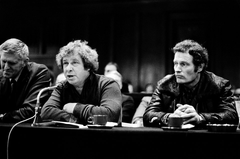 Jop Boumans (l) en Jan Broers van de Vereniging Waterloopleinkooplieden aan het , Bestanddeelnr 930-5435