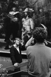 Jos Stelling maakt opnamen van Nachtwacht in Rijksmuseum voor zijn film Rembran, Bestanddeelnr 928-5221