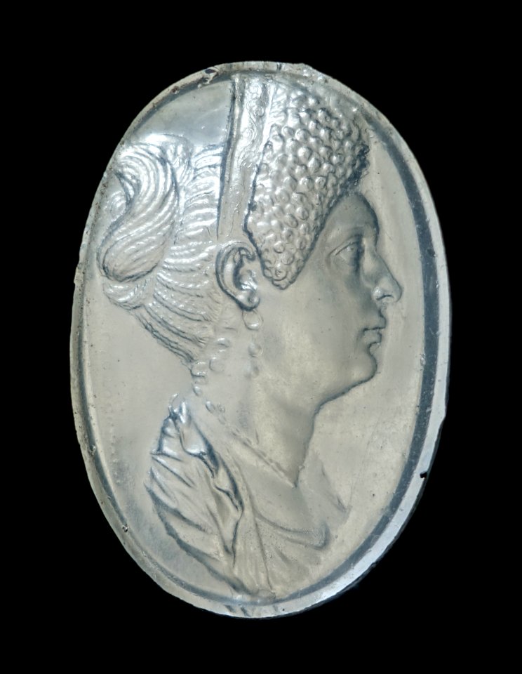 Julia Titi, signed Euodos, after the original aquamarine in Paris, 80-91 AD, Kr. 146 - Martin von Wagner Museum - Würzburg, Germany - DSC05855
