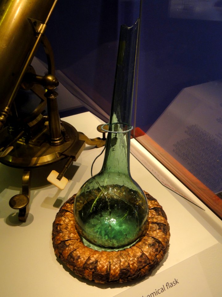 Joseph Priestley's chemical flask, c. 1800, used in Pennsylvania - National Museum of American History - DSC06141