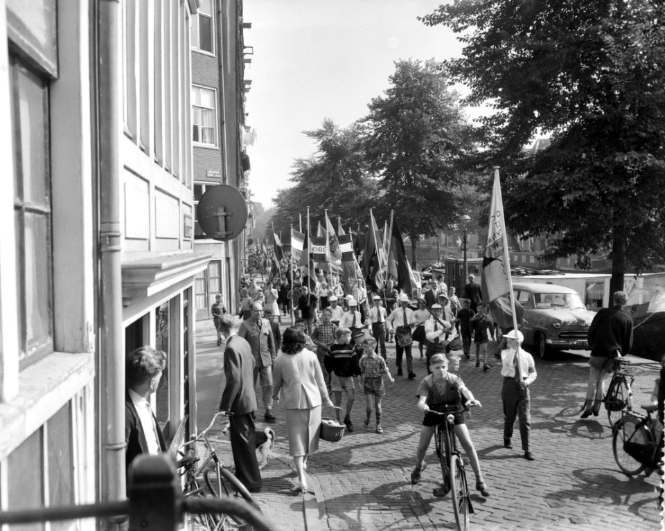 Jordaanjeugdfestival, kinderen gaan naar Carre, Bestanddeelnr 909-7251
