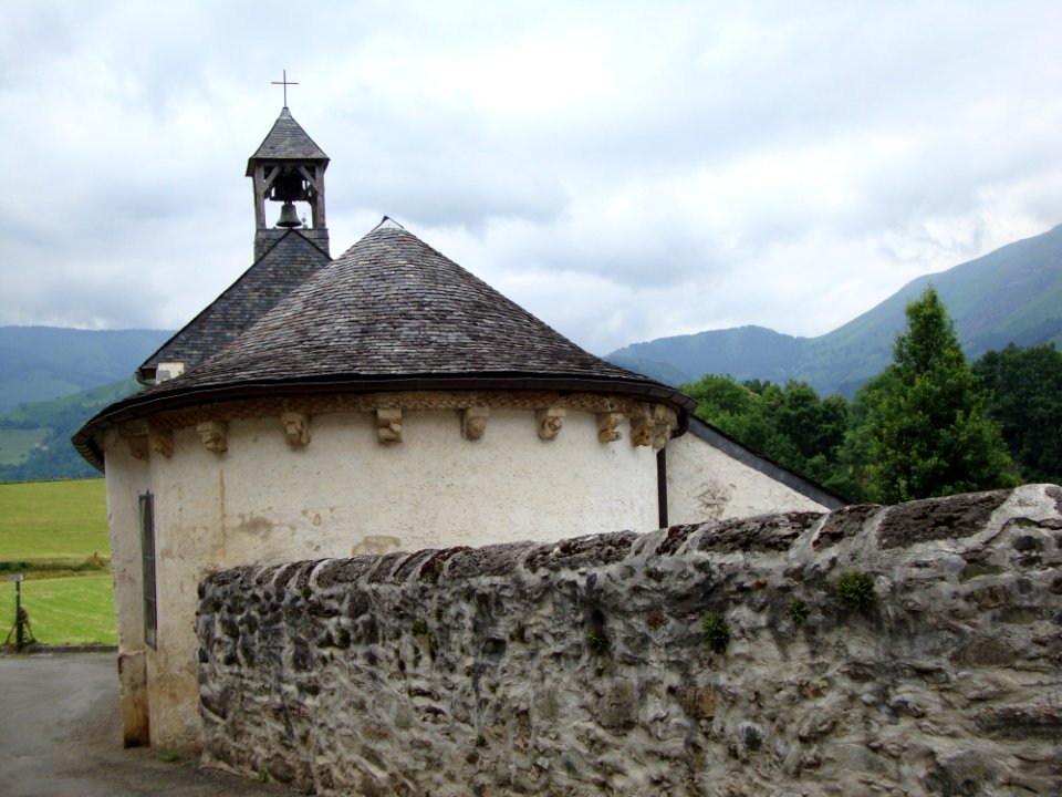 Jouers (Accous, Pyr-Atl, Fr) chapelle Saint-Saturnin coté chevet