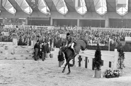 Jumping Amsterdam . Op weg naar ereloge. S. Hayes en miss M. McDowell rijden ere, Bestanddeelnr 920-8207
