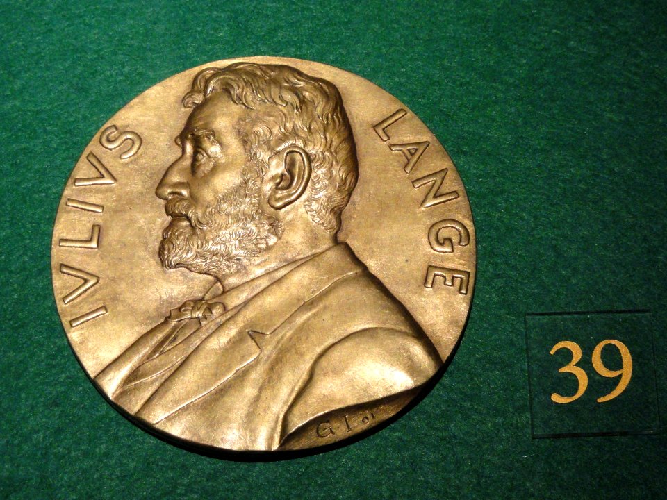 Julius Lange medal by Knud Gunnar Jensen, 1901 - Ny Carlsberg Glyptotek - Copenhagen - DSC09364