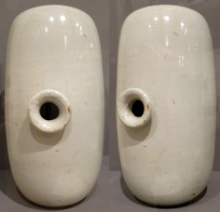 Joseon dynasty porcelain barrel-shaped bottle, Honolulu Museum of Art 4299.1