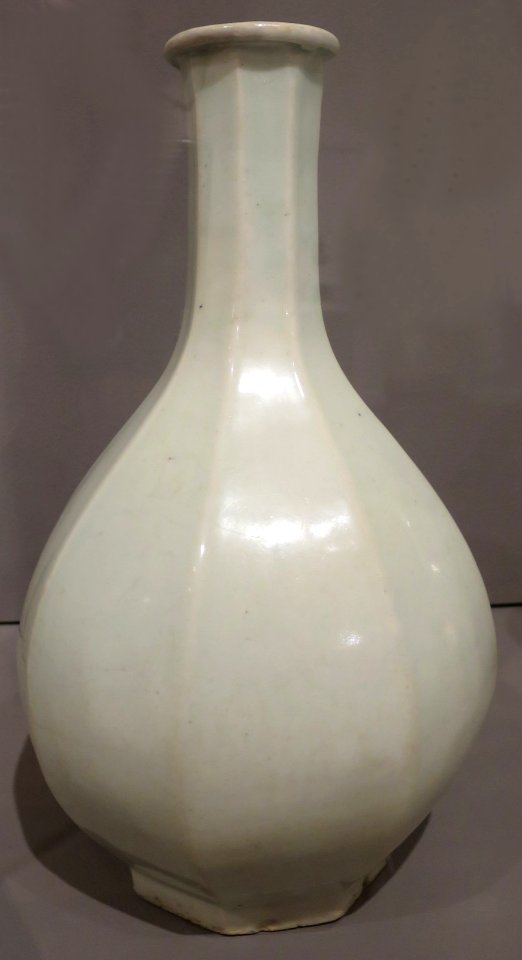 Joseon dynasty eight-faceted bottle, Honolulu Museum of Art 4038