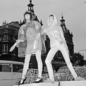 Josje Leeger en Marijke Kooger (1965)