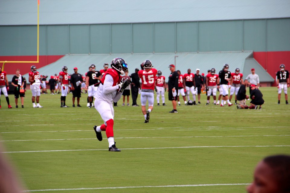Julio Jones at Falcons training camp, July 2016 01
