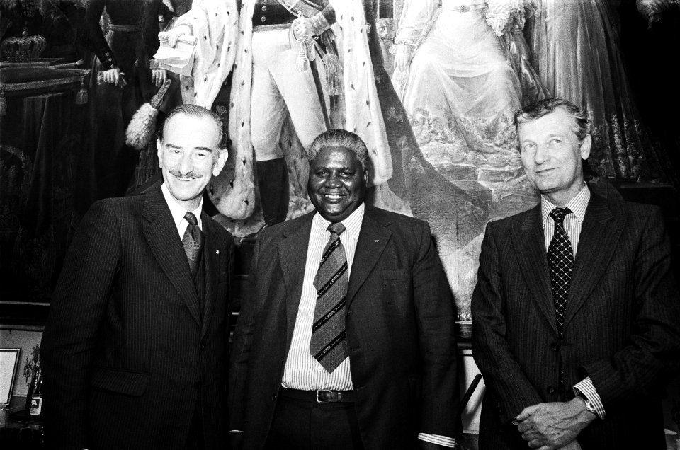 Joshua Nkomo , leider Rhodesisch Patriottisch Front , op bezoek bij minister Van, Bestanddeelnr 929-6783