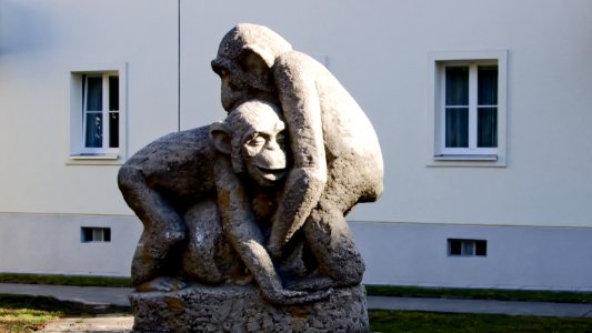 Julius-Deutsch-Hof Brunnen 04