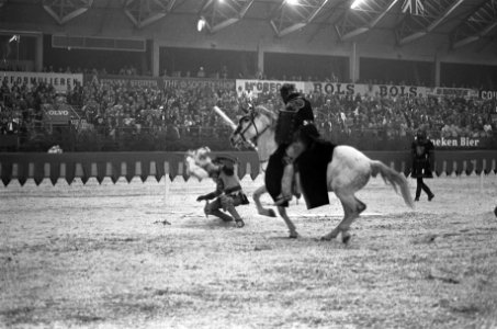 Jumping Amsterdam, stuntteam Les Chevaliers voert middeleeuws steekspel op, Bestanddeelnr 925-0925
